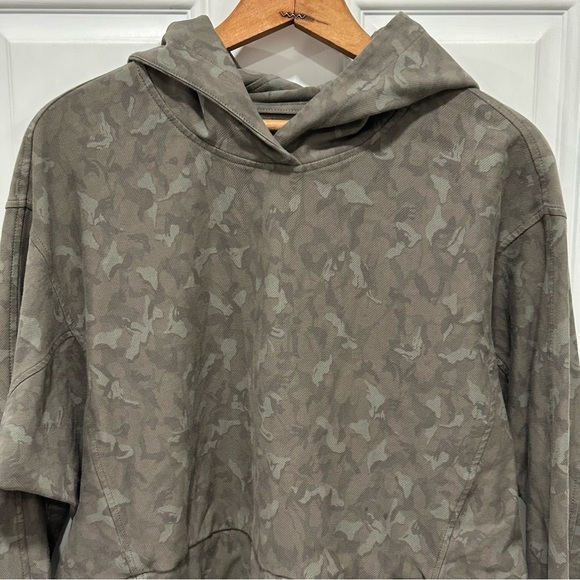 Athleta Tops - Athleta Farallon Printed Sweatshirt Womens Small Stratum Camo Laurel Olive Green